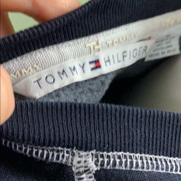 🆕 TOMMY HILFIGER sweatshirt with “TH” design - Picture 4 of 8